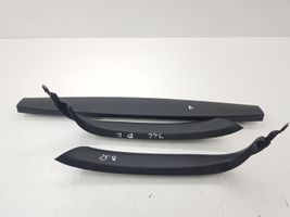 Mazda CX-7 Garniture de hayon intérieur EG2168930