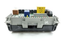 Opel Vectra B Module de fusibles 90505470