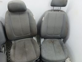 KIA Carens II Set sedili 