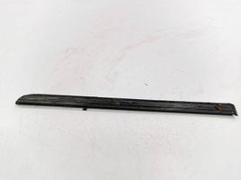 Mercedes-Benz B W245 Rivestimento modanatura del vetro della portiera posteriore A1696730693