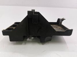 Mazda CX-7 Boîte de batterie K6805