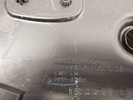 Nissan Juke I F15 Tavaratilan/takakontin alempi sivuverhoilu 849511KB0A