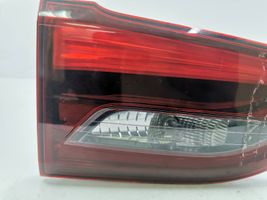 Toyota Avensis T270 Tailgate rear/tail lights E214079