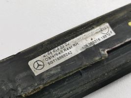 Mercedes-Benz ML W164 Listwa / Uszczelka szyby drzwi tylnych SGT18565242