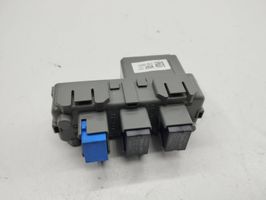 Honda CR-V Module de fusibles V02T1G0031