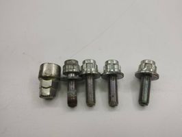 Peugeot 508 Anti-theft wheel nuts and lock 