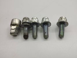 Peugeot 508 Anti-theft wheel nuts and lock 