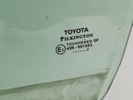 Toyota Yaris Основное стекло передних дверей (четырехдверного автомобиля) E143R001583