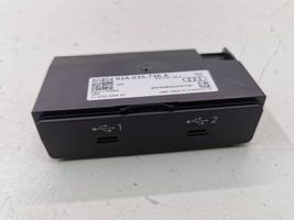 Audi A3 8Y Gniazdo / Złącze USB 82A035736A