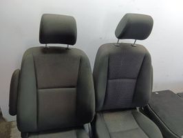 Toyota Corolla Verso E121 Salona daļu komplekts 