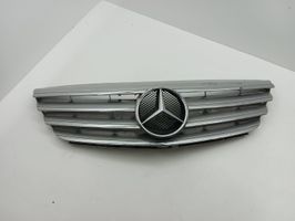 Mercedes-Benz B W245 Grotelės viršutinės A1698800183