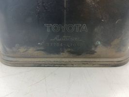 Toyota Prius (XW20) Aktiivihiilisuodattimen polttoainehöyrysäiliö 7770447020