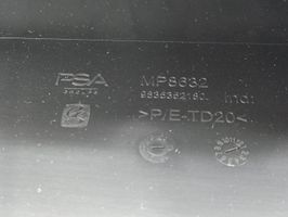 Opel Mokka B Takaluukun koristelista 9835352180