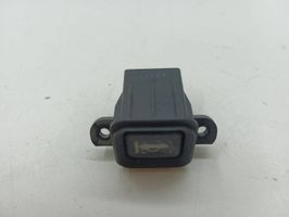 Honda CR-V Przełącznik / Przycisk otwierania klapy tylnej / bagażnika 