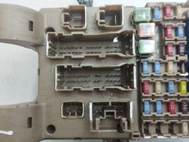 Toyota Corolla E120 E130 Module de fusibles 8264102040