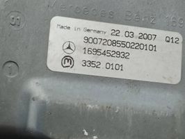 Mercedes-Benz A W169 Ohjauspyörän akseli 1695452932