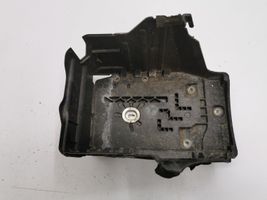 Toyota Corolla Verso AR10 Batteriegestell 31335432