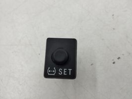 Toyota RAV 4 (XA40) Tyre pressure reset button TPMS 15A257