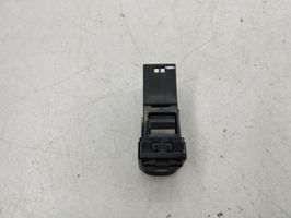 Toyota RAV 4 (XA40) Connettore plug in USB 8619042040