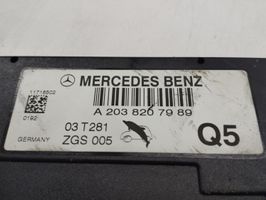 Mercedes-Benz C W203 Pystyantennivahvistin A2038207989