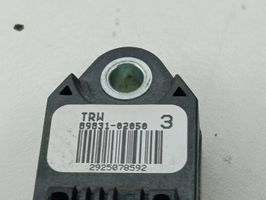 Toyota Corolla E120 E130 Sensore d’urto/d'impatto apertura airbag 8983102050