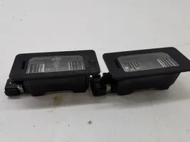 BMW X5 E70 Lampa oświetlenia tylnej tablicy rejestracyjnej 7176934