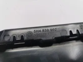 Volkswagen Golf VIII Aizmugurē durvju stikla apdare 5H4839902