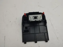Toyota RAV 4 (XA50) Connecteur/prise USB 8553242010