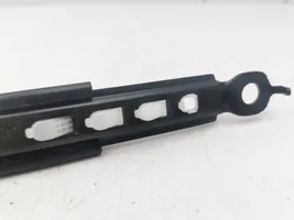 Toyota RAV 4 (XA50) Rail de réglage hauteur de ceinture de sécurité E563003