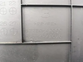 Toyota RAV 4 (XA50) Verkleidung Abdeckung Heckklappe Kofferraumdeckel 6775042060