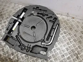 Audi A1 Set di attrezzi 82A012109A