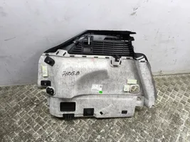 Audi Q2 - Tavaratilan sivuverhoilu 81A863880