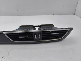 Mercedes-Benz C W204 Centrinės oro grotelės A2048306154