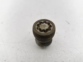 Opel Antara Anti-theft wheel nuts and lock 