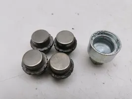 Honda CR-V Anti-theft wheel nuts and lock 