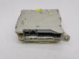 Lexus IS 220D-250-350 Module de fusibles 8267253040