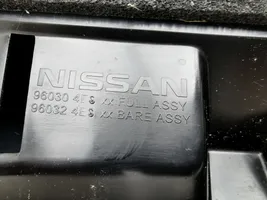 Nissan Qashqai Takaluukun/tavaratilan spoileri 960304ES