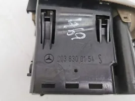 Mercedes-Benz C W203 Kojelaudan sivutuuletussuuttimen kehys 2038300154