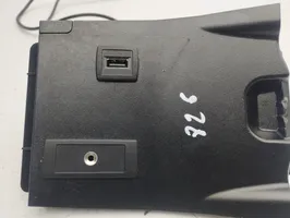 Mercedes-Benz B W246 W242 Connettore plug in USB A2468230411