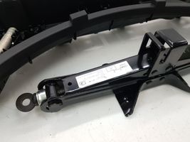 Mazda CX-7 Kit d’outils EG21688E0