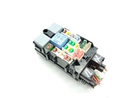 Citroen C4 II Picasso Module de fusibles 9665492680