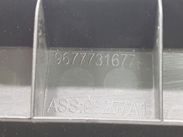 Citroen C4 II Picasso Zestaw listew progowych (wewnętrznych) 9677703477