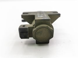 Volkswagen PASSAT B5 Vacuum valve 1H0906627