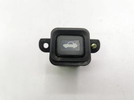 Honda CR-V Interruptor para abrir la puerta trasera M08525