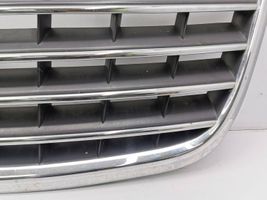 Chrysler Voyager Grille calandre supérieure de pare-chocs avant 05113127AA