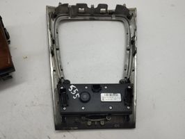 Mercedes-Benz E W211 Embellecedor de la consola central A2118216958