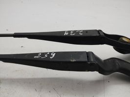 Ford C-MAX I Front wiper blade arm 4728