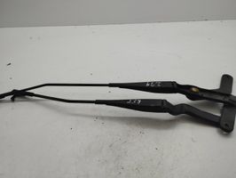 Ford C-MAX I Front wiper blade arm 4728