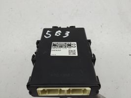 Toyota Avensis T270 Unité de commande, module ECU de moteur 896810F030