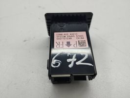 Nissan Juke II F16 USB-pistokeliitin 030712124b